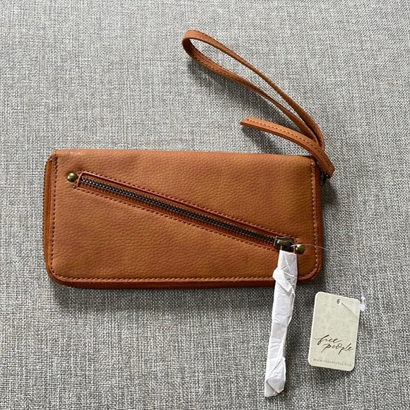 Free People Wallet - Picture 2 of 6